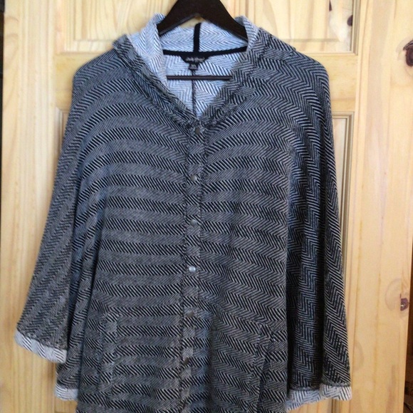 Lucky Brand Textured Active Poncho - Picture 3 of 8